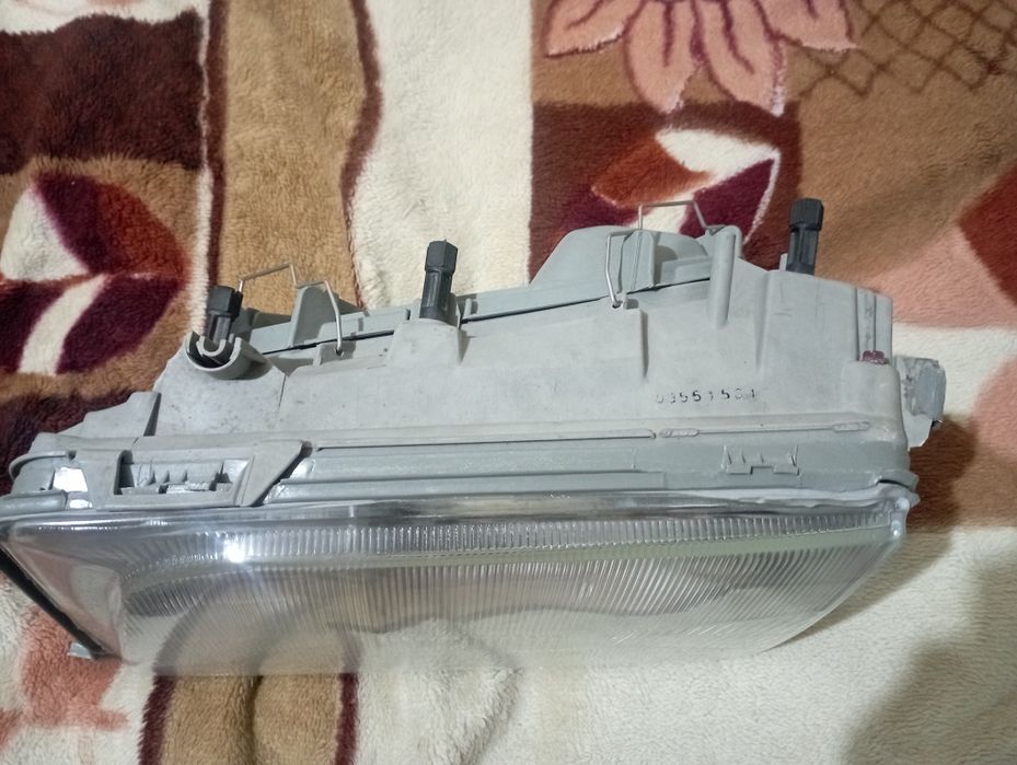 Фара на Мерседес 124 Е