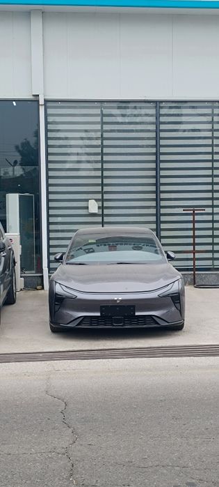 Geely Ji Yu 07 P Robocar