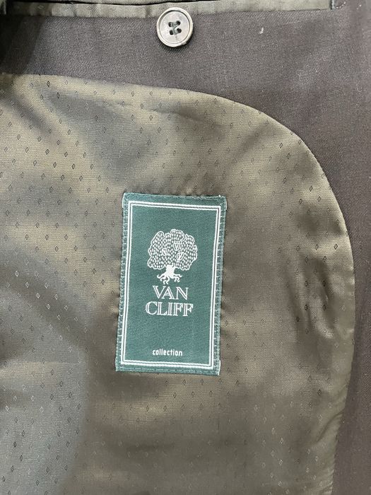 Продается мужской костюм