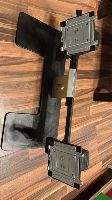 Suport Dell pentru 2 monitoare pana la 24 de inch.