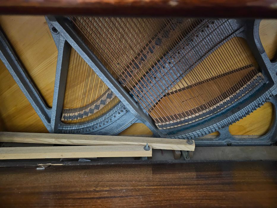 Руско пиано "RIGA"