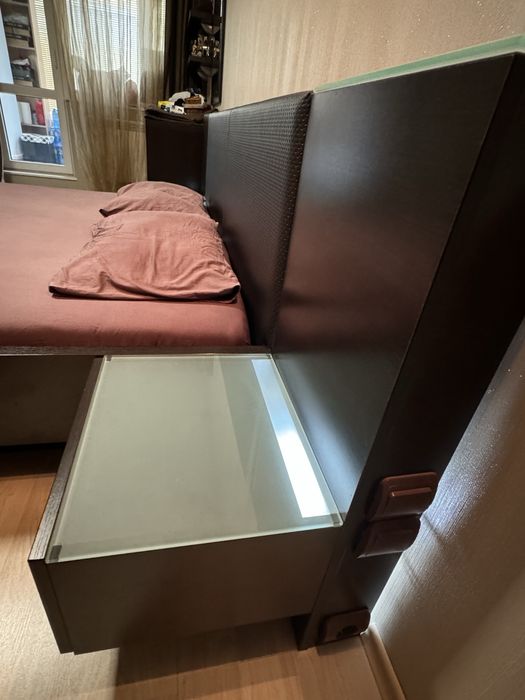 Спалня с нощтни шкафове и осветление + Матрак