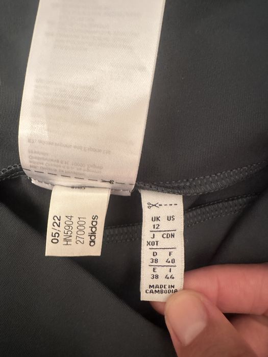 Pantaloni noi Adidas marime M