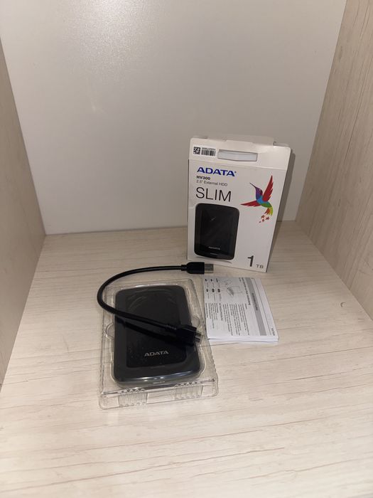 Внешний жесткий диск ADATA HV300 1TB