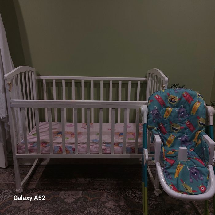 Детская кроватка, стул для кормления