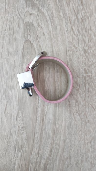 Ръчен, дамски, розов часовник.