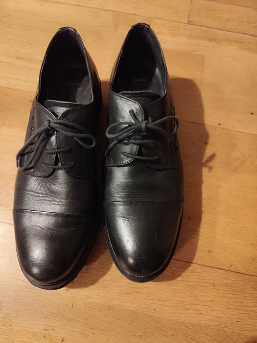 Продавам обувки от естествена кожа