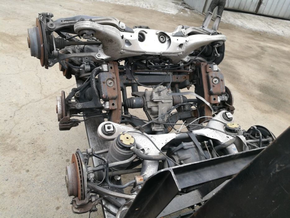 На Мерседес рычаг задний цапфа, подшипник, датчик, диск, суппорт, болт