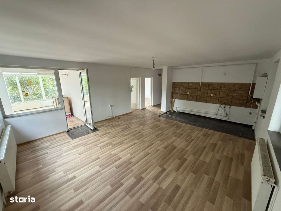 Apartament 3 camere, in casa tip vila, cu terasa extinsa, gradina + pa