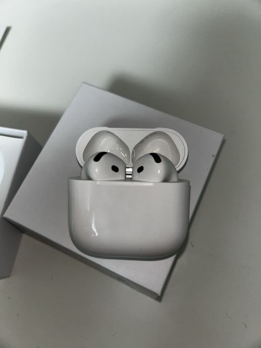 Airpods 4 ca noi