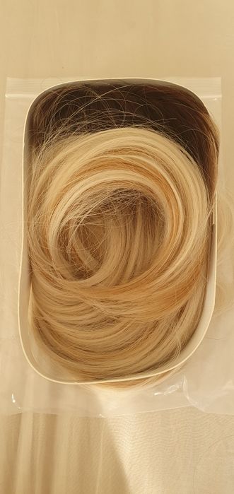 Perucă/Topper blond șuvițat din par sintetic, nouă cu etichetă