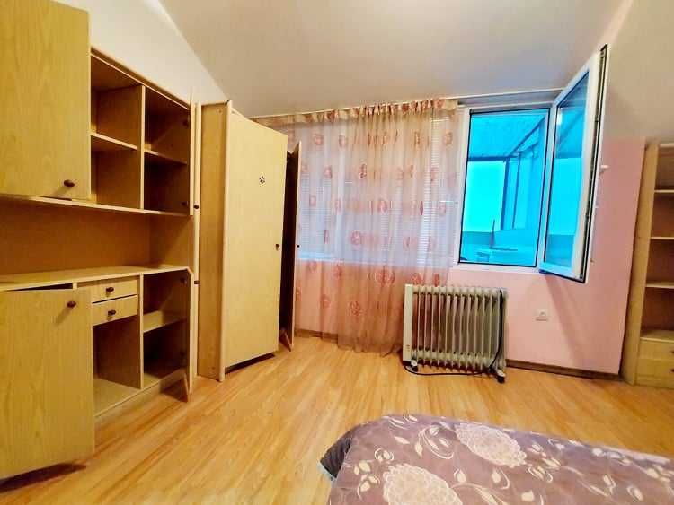 Дава се под наем Двустаен апартамент в Бургас, Възраждане - 60 кв.м за 153 € - Снимка #1