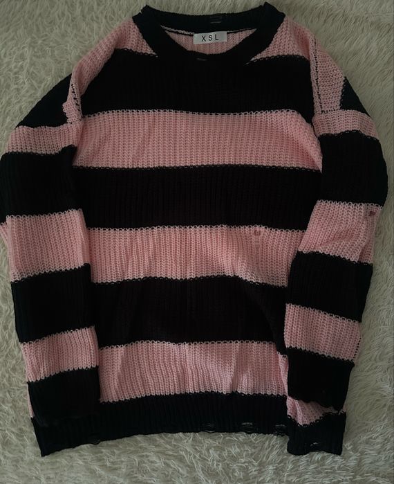 свитер черно-розовый