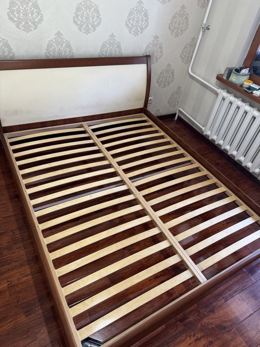 Продам кровать без матраса