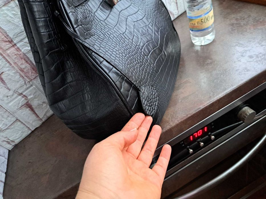 дамска чанта,черна кожена чанта-естествена кожа тип крокоди