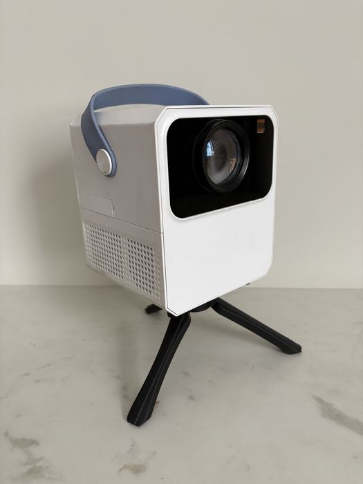 Продам портативный проектор