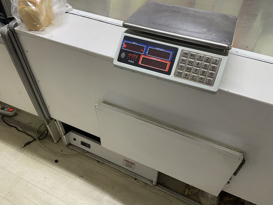 Продам холодильник витриный