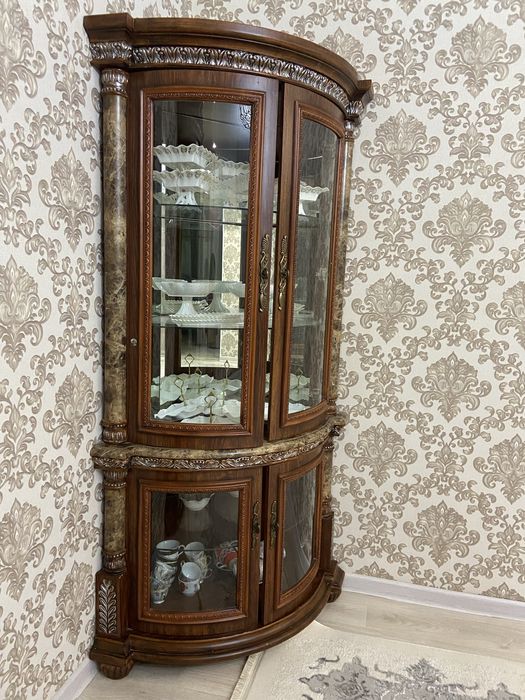 Сервант,гарнитур