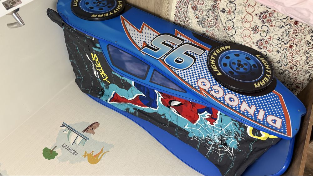 Детская кровать (машинка)