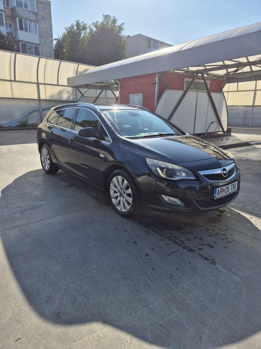 Vând Opel Astra J