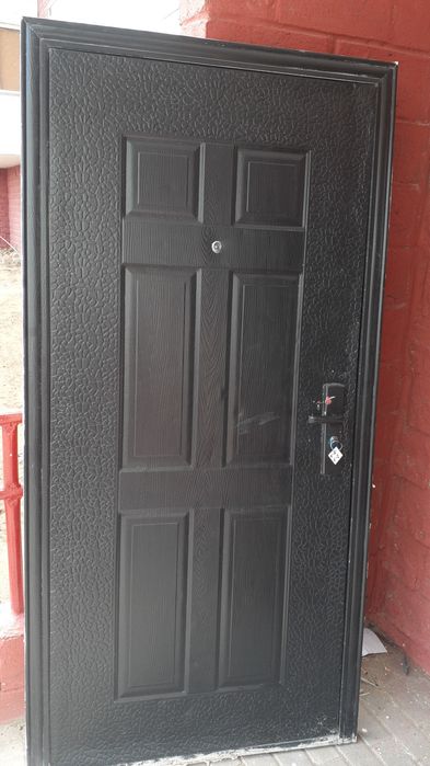 Продам двери входные