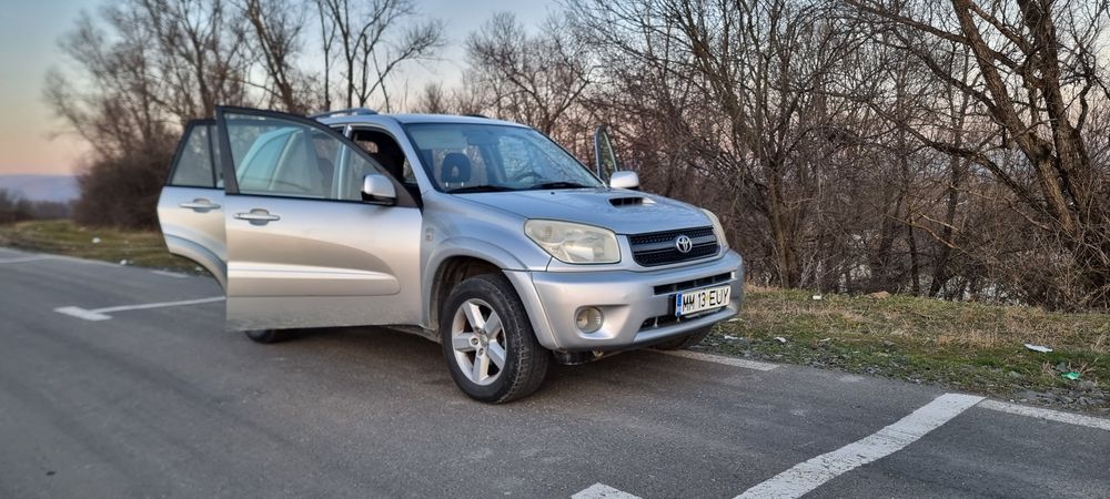 Vând  s-au schimb Toyota Rav4 2005