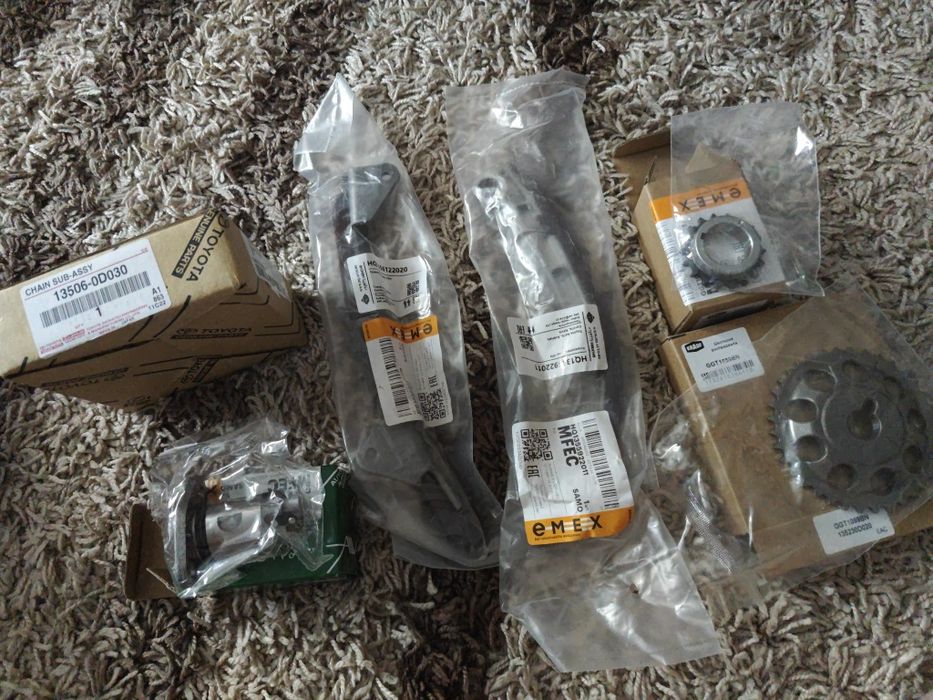 Продаются все для замены цепи ГРМ на двигатель 1ZZ-fe.