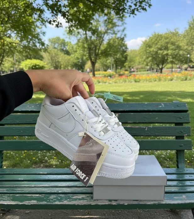 Adidasi Nike Air Force 1 Triple White - Model Unisex