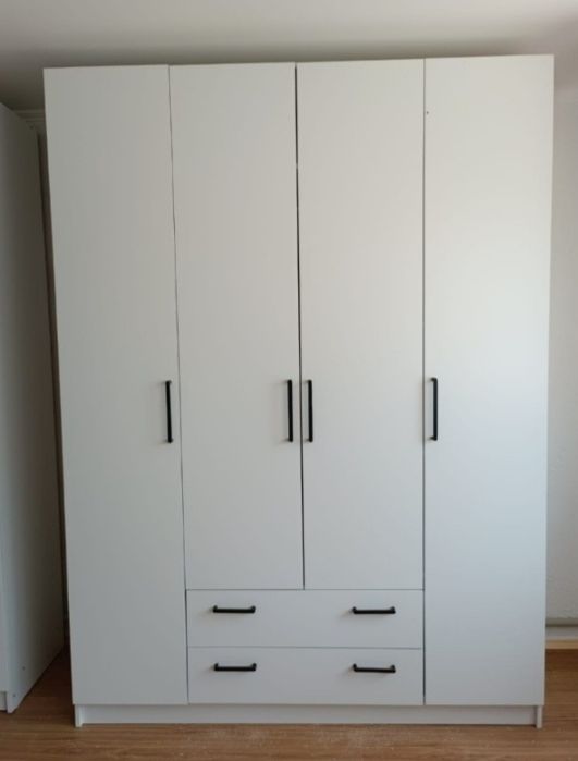 Шкаф с зеркалом продам