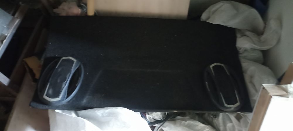 Динамик и полка на гольф