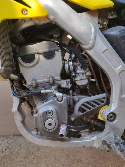 Vând Cross Suzuki Rm-z 250 cu acte pentru inmatriculare!