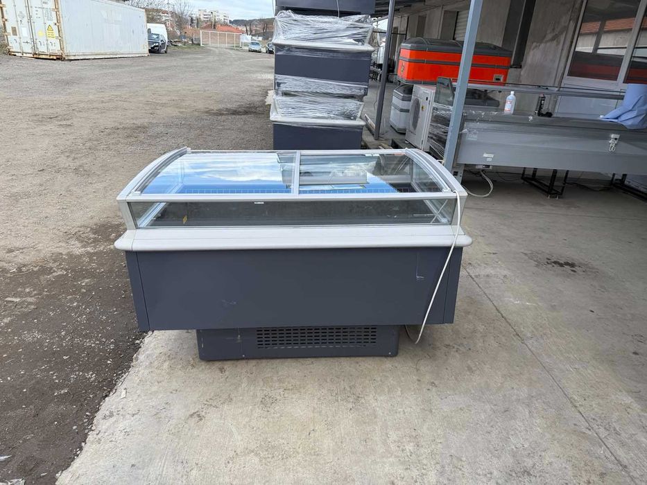 Островна хладилна витрина Carrier с плъзгащи врати на контакт