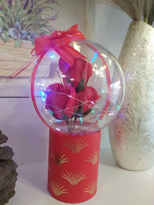 Роза,цвете ,букет в стъклена сфера,стъкленица с лед осветление!Подарък