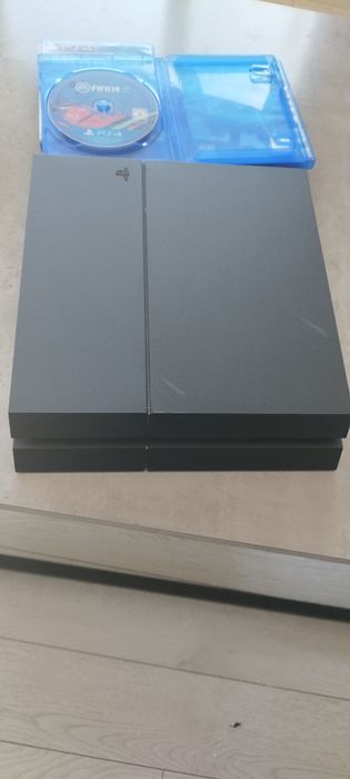 Плейстейшън 4 Playstation 4 и 6 игри