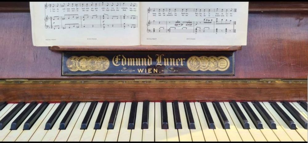 Pianina vieneza pian adus din viena