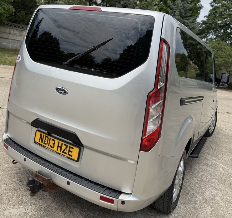 Ford Tourneo Custom 300 - 2013 - 2.2 Diesel - Euro 5 - Manual 6+1 Trepte - 155 Cai Putere - 9 Locuro - Piele - Clima - Cui remorcare - Perdelute -