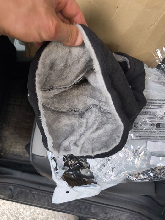 Два  цвята зимна термична шапка