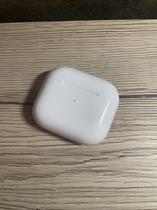 Casti Airpods 3 folosite