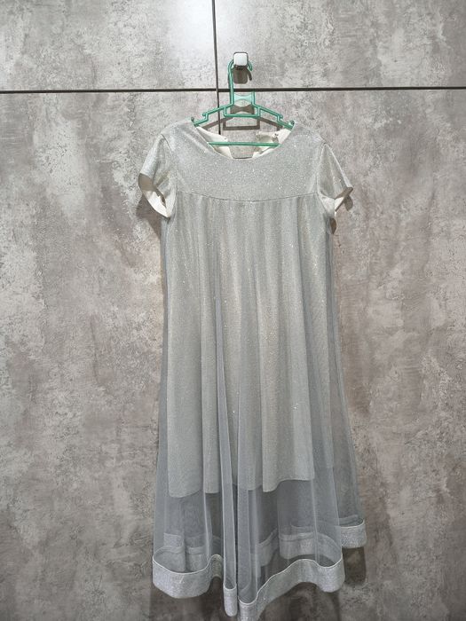 Продам красивое платье на девочку