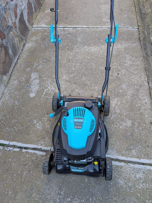 Mașină de tuns iarba Detolz