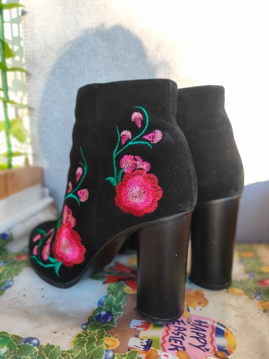 Ghete/Botine Elegante Negre, Piele Naturală, cu Broderie Flori Roz