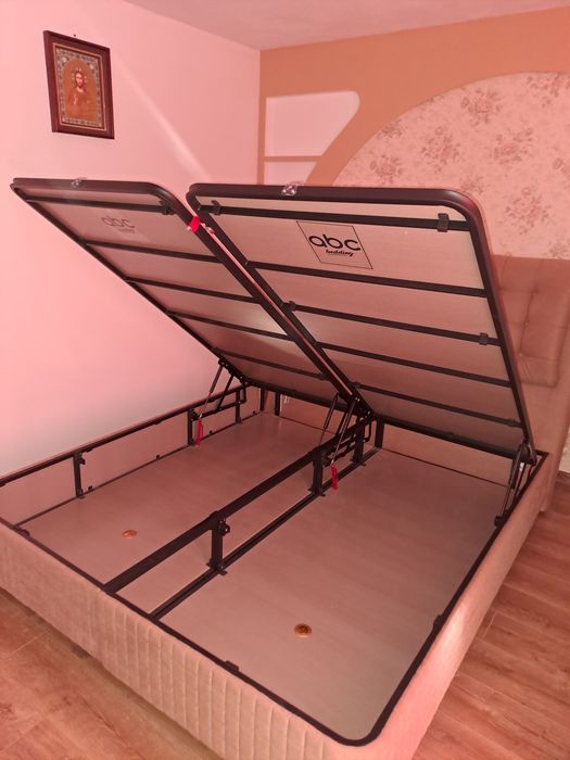 Pat tapitat de vanzare