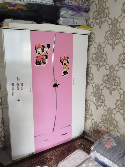 Detskiy Shkaf Va Sandiq Va Stol Tilvizor Potstavkasi Sotiladi