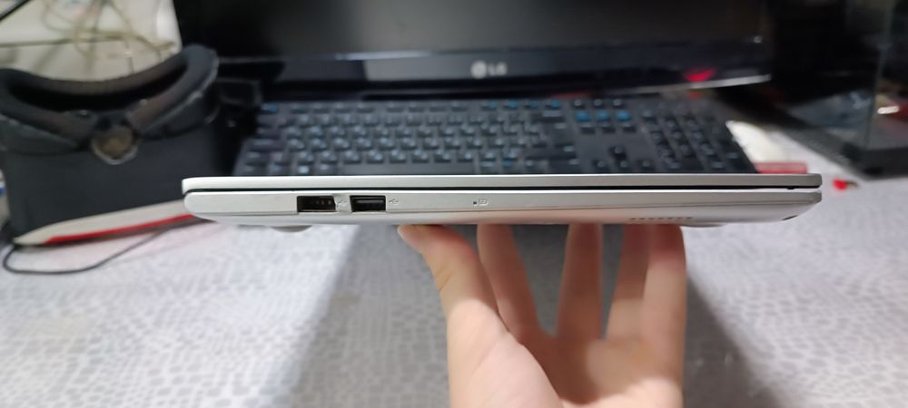 Продам ноутбук asus vivobook