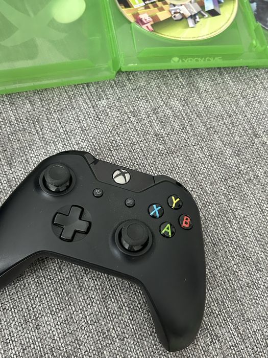 Xbox one cu 2 jocuri  .
