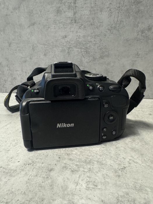 Aparat foto DSLR Nikon D5100 kit 18-55 mm VR