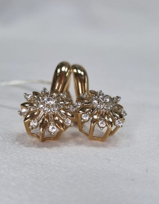 Золотые серьги рамашка