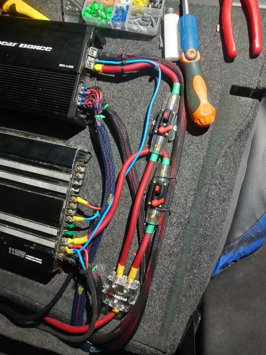 Montez stații audio  difuzoare si sisteme audio auto .detalii la numărul de telefon