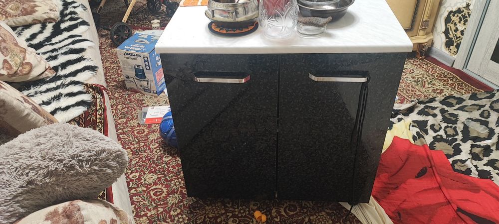 Кухонный шкаф верхний и нижний и мойка с смесителем