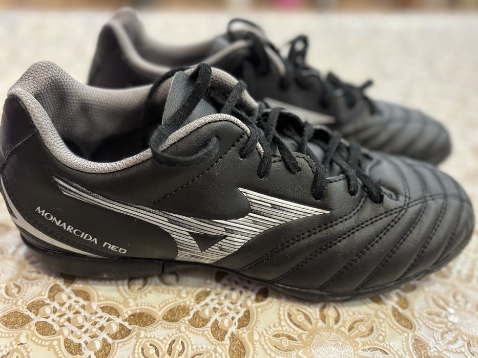 Стоножки МИЗУНО естествена кожа